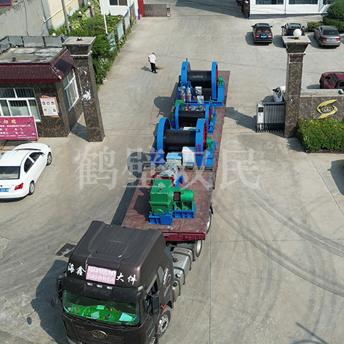 鑿井絞車發(fā)貨：雙筒25噸鑿井絞車,！